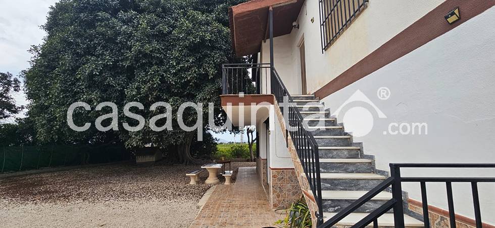 Chalet en Venta en Huerta, Crevillent