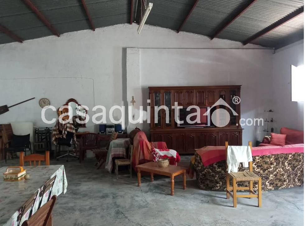 Casa con Terreno en Venta en centro, Catral