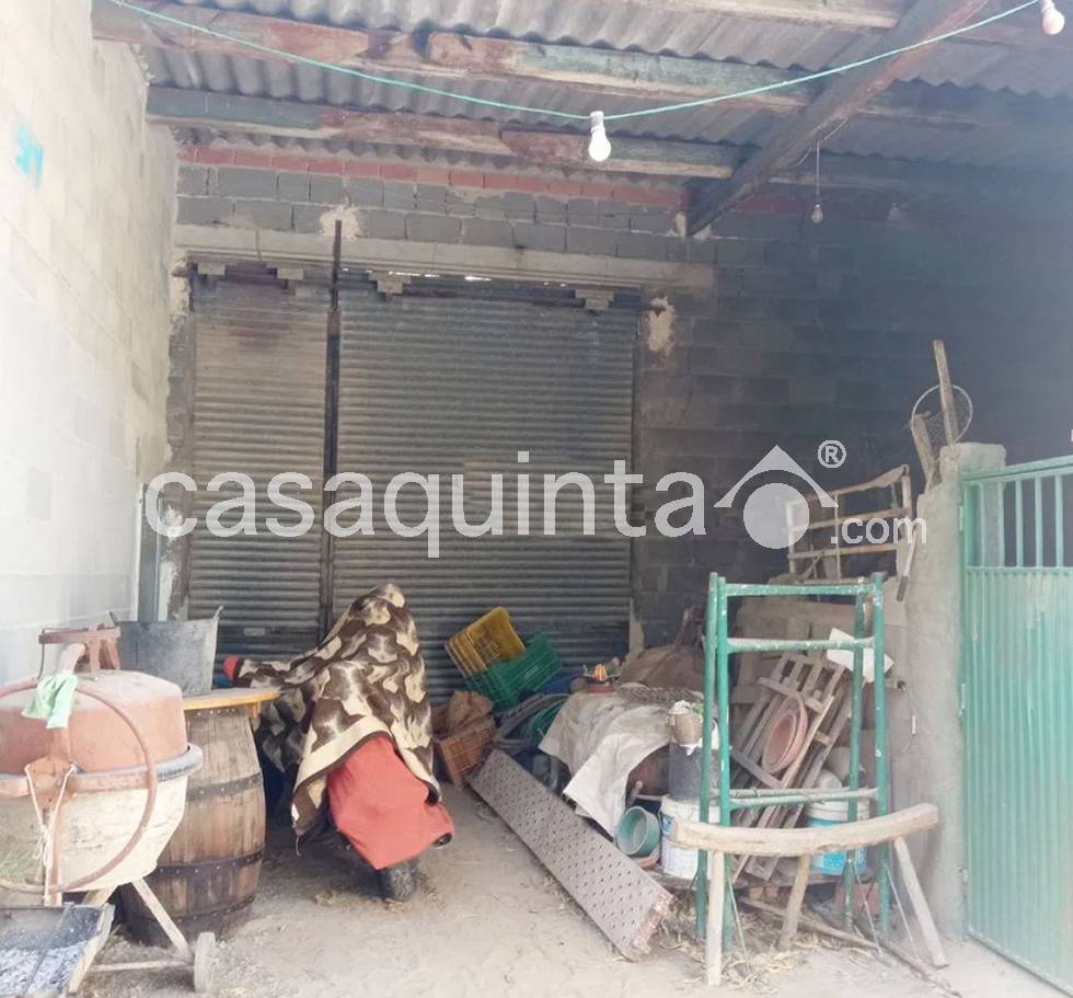 Casa con Terreno en Venta en centro, Catral