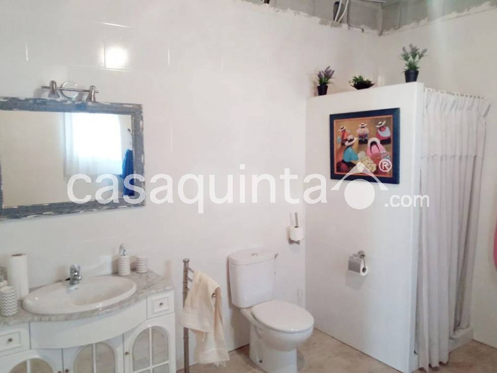 Casa con Terreno en Venta en centro, Catral