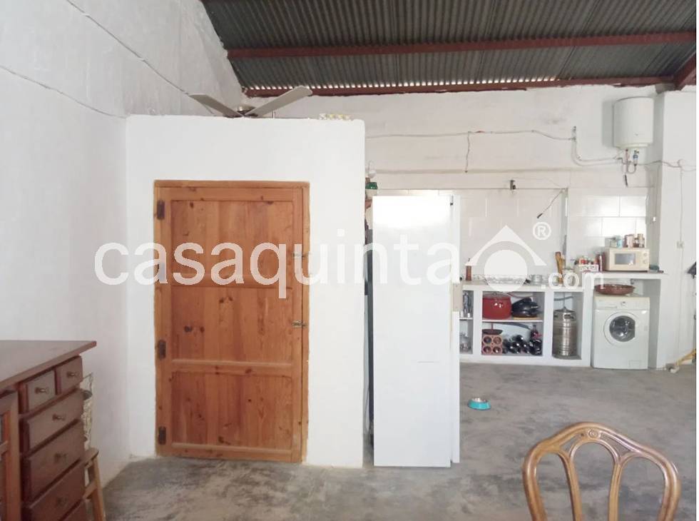 Casa con Terreno en Venta en centro, Catral